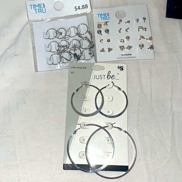 Earrings   - Picture 1 of 6